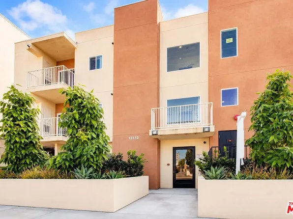 12132 Hart St #301, North Hollywood, CA 91605
