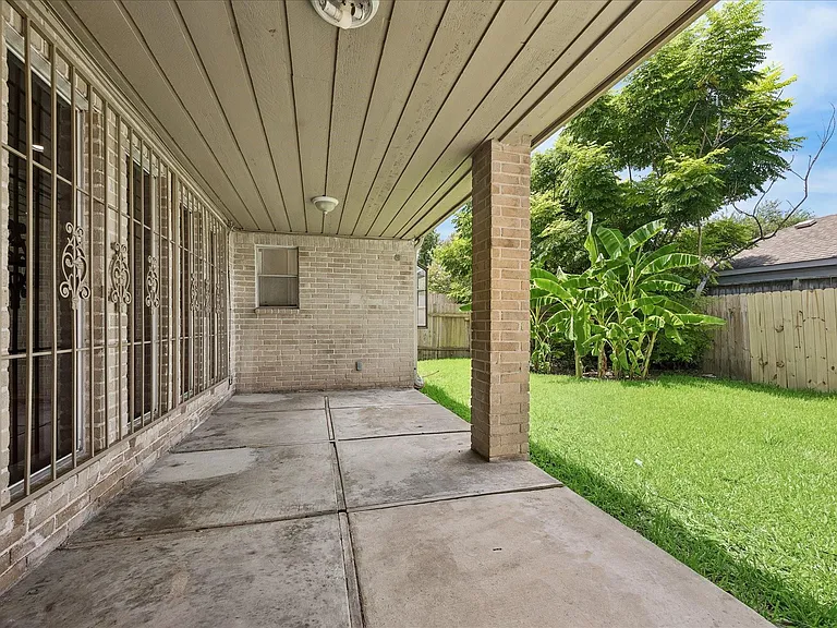 7618 Bankside Dr — Photo 5