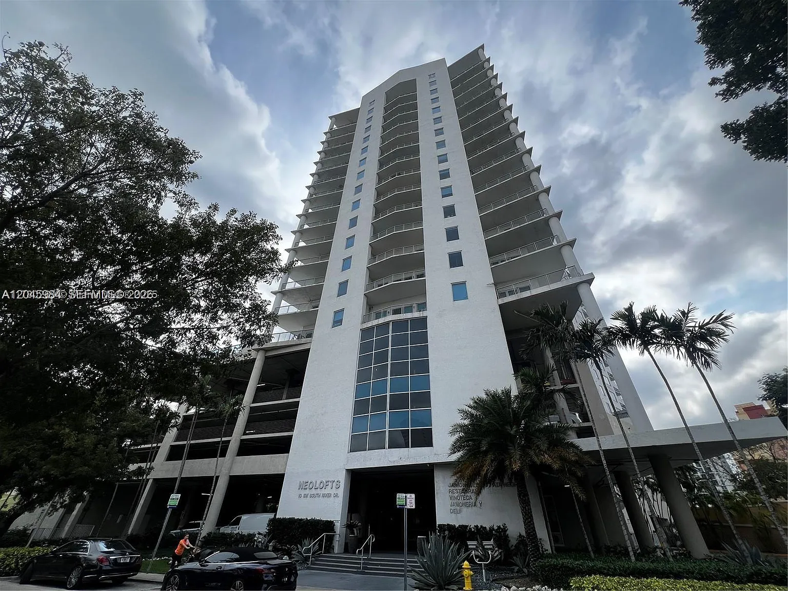 1 bed, 1.0 bath, 728 sqft, $2,450 — Photo 1