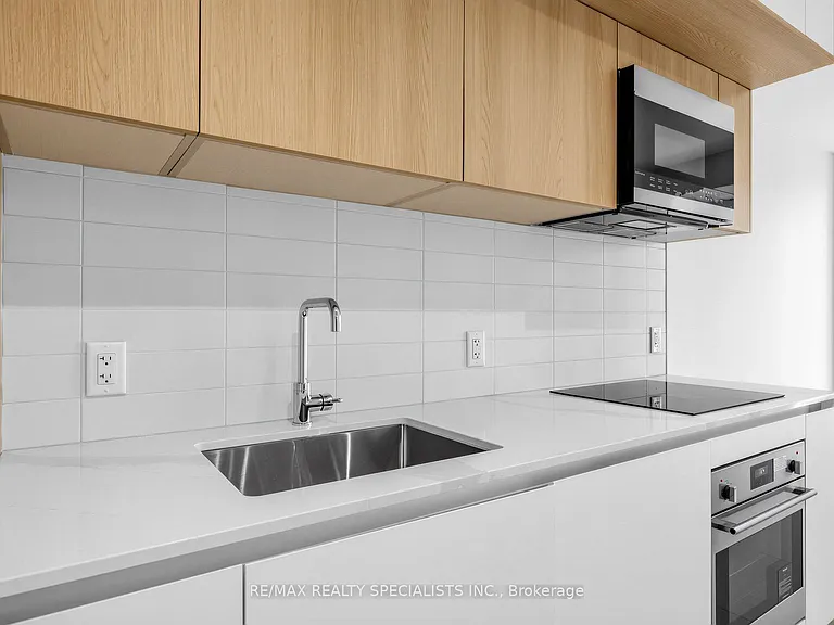 322 Dupont St #907 — Photo 12