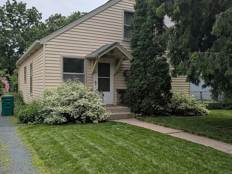124 Cedar Lake Rd — Photo 1