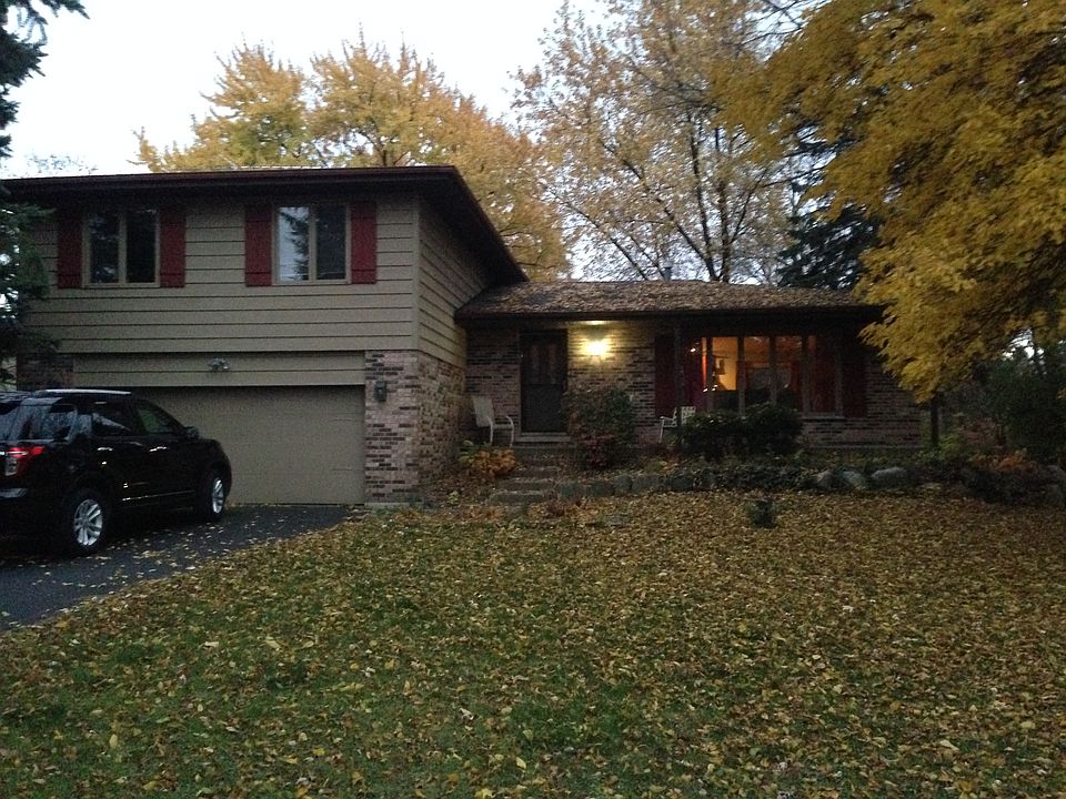 1st image of 28W715 Hawthorne Ln