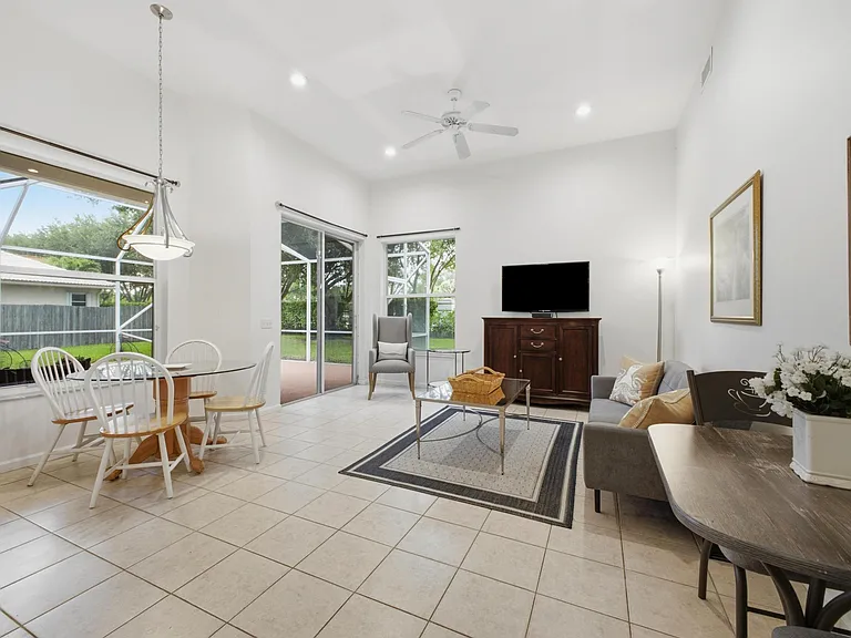 4378 Danielson Dr — Photo 11