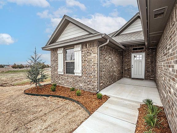 3rd image of 4220 Royal Garden Dr