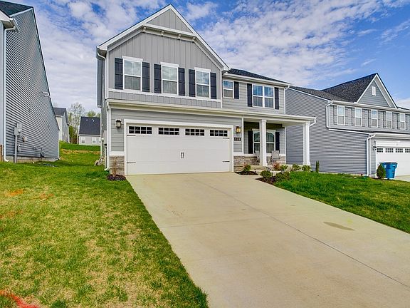 3rd image of 634 Eagle Rock Pl