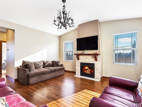 5th image of 3227 204th St SW