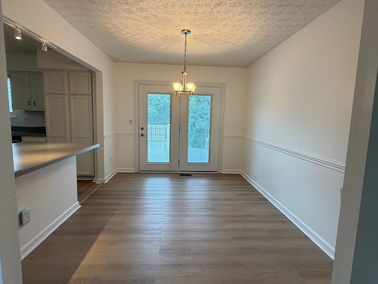 3 bed, 2303 sqft, $2,500 — Photo 3