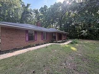 3rd image of 48 Bruce Rd