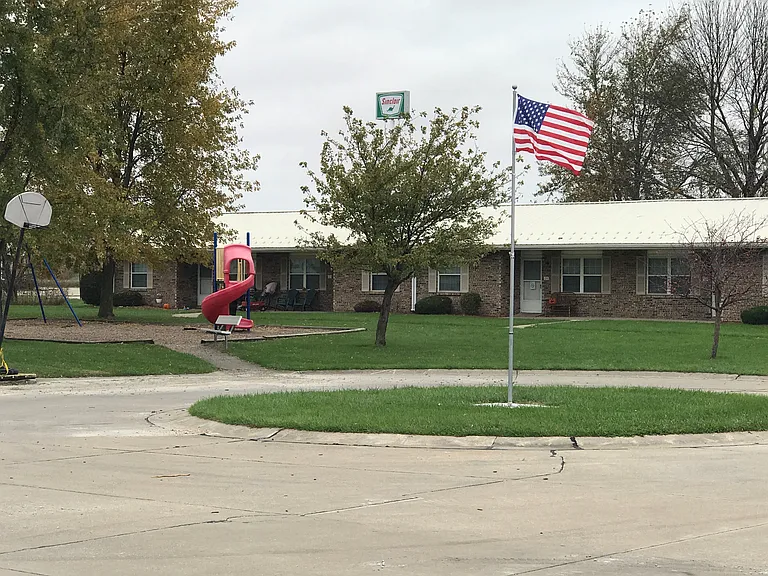 605 N Center St — Photo 5