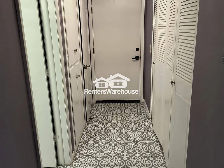 1901 Emerson Ave S #102 — Photo 25