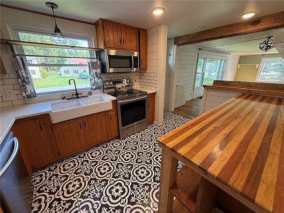 2nd image of 36 Overlook Dr