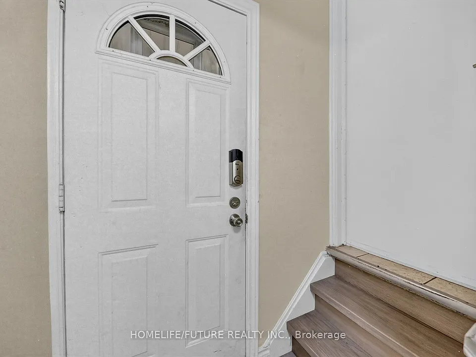 46 Stamford Sq N #BASEMENT