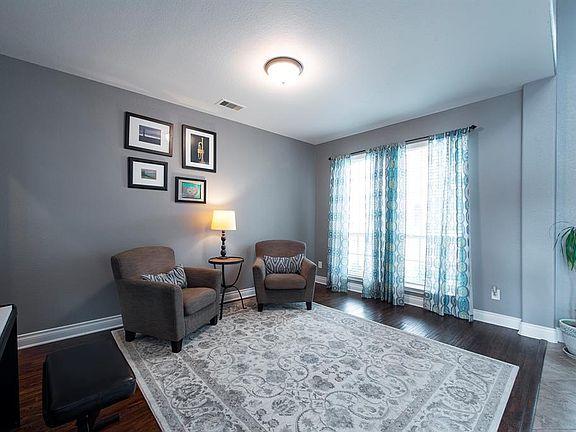 4th image of 723 Somerset Landing Ln