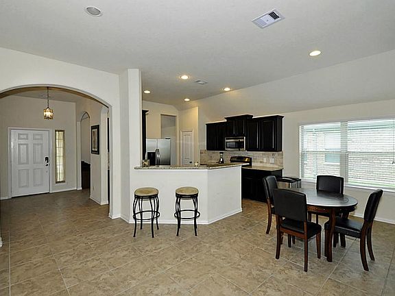 Entry, Kitchen & Breakfast