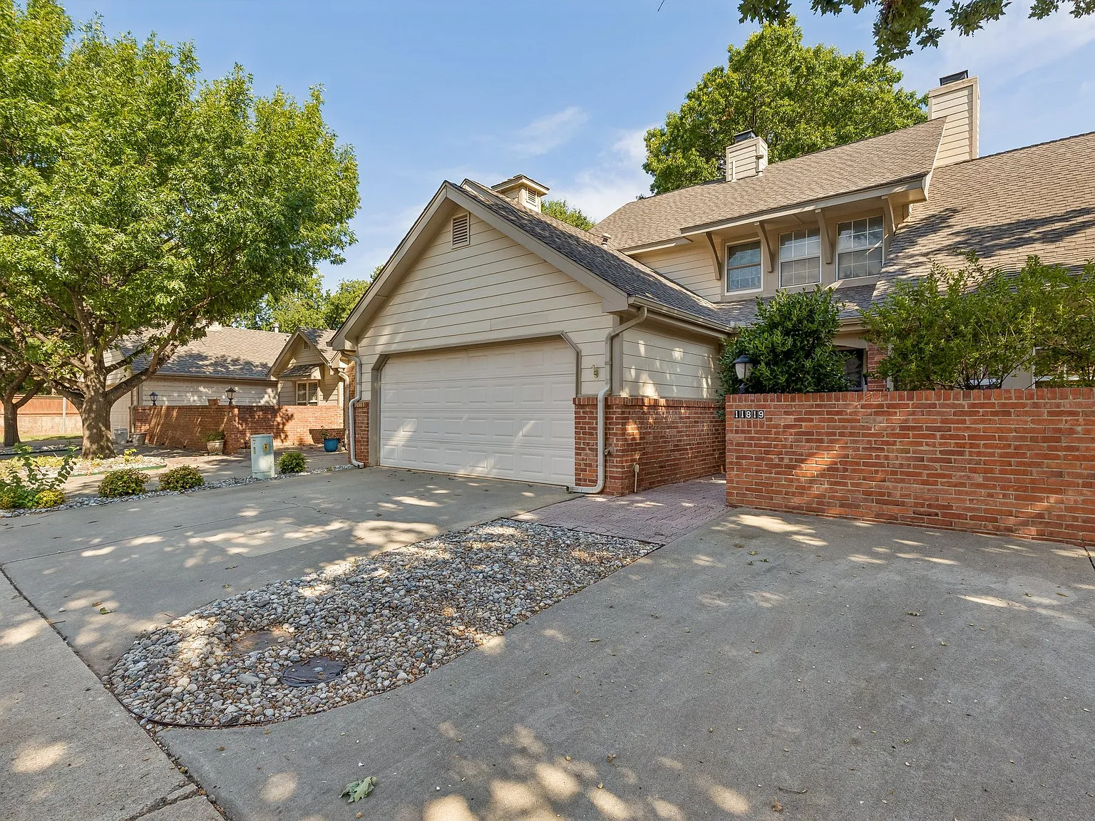 2 bed, 2.5 bath, 1601 sqft, $1,675 — Photo 2