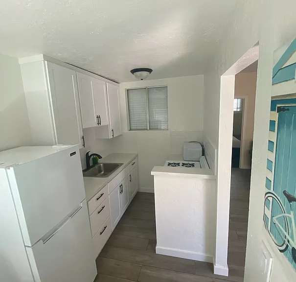 Capitola Venetian Apartments — Photo 23