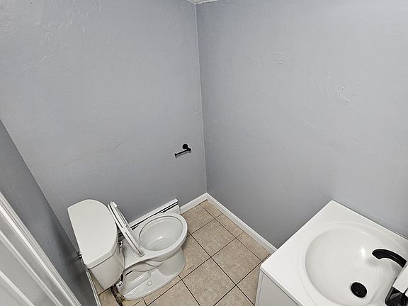 5th image of 88 Vine St #1