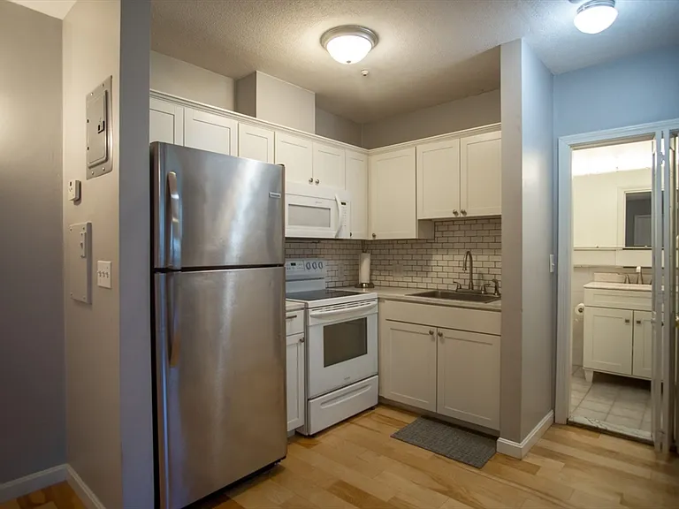 3 Tara Dr #4 — Photo 4