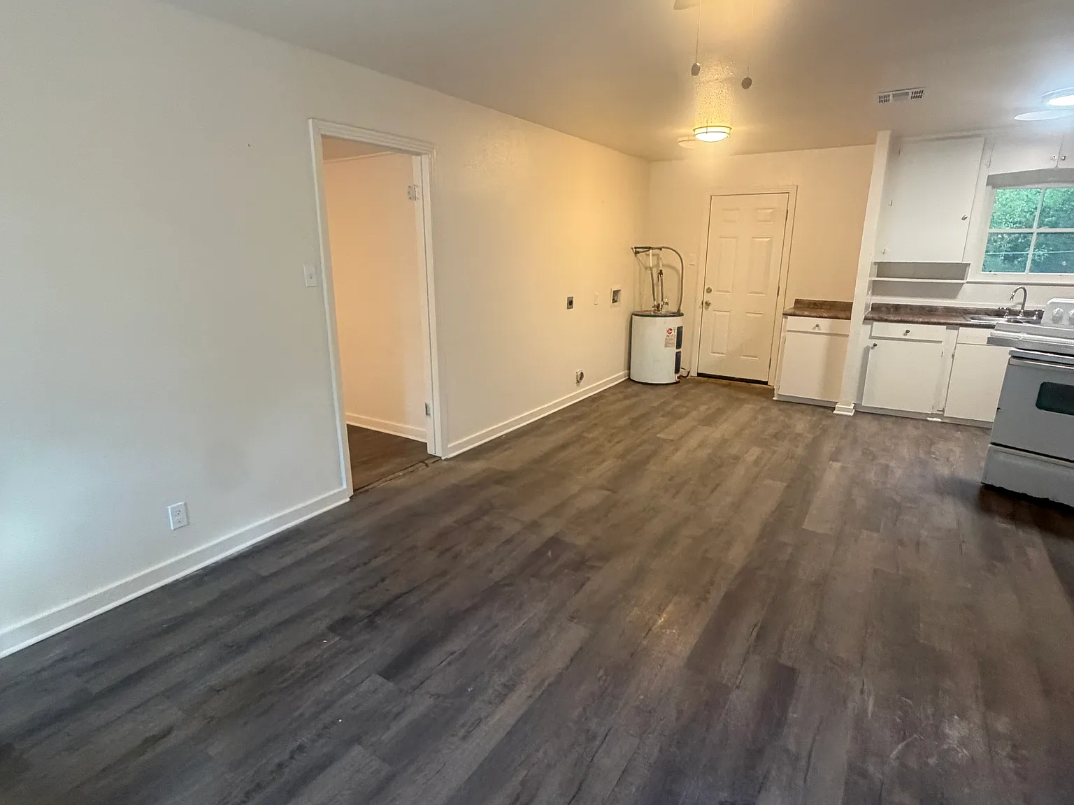 3 bed, 1390 sqft, $875 — Photo 4
