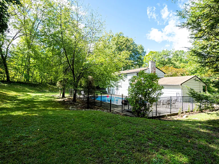 5 Beaver Brook Dr — Photo 20