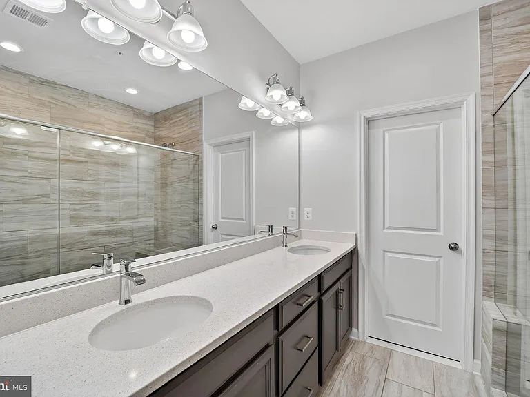 620 Halsey Way — Photo 16