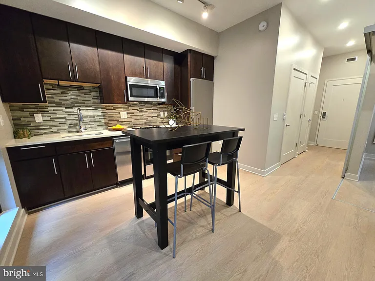 1320 Fenwick Ln #6 — Photo 11