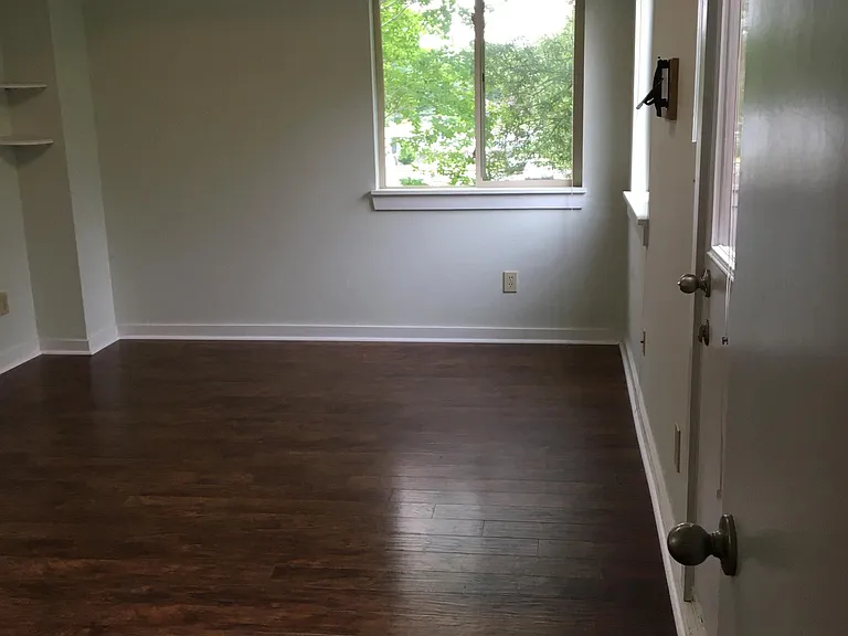 7301 Glenroie Ave — Photo 6