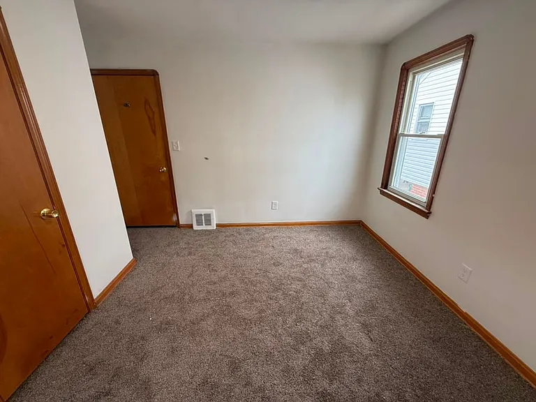 16011 Maplewood Ave — Photo 17