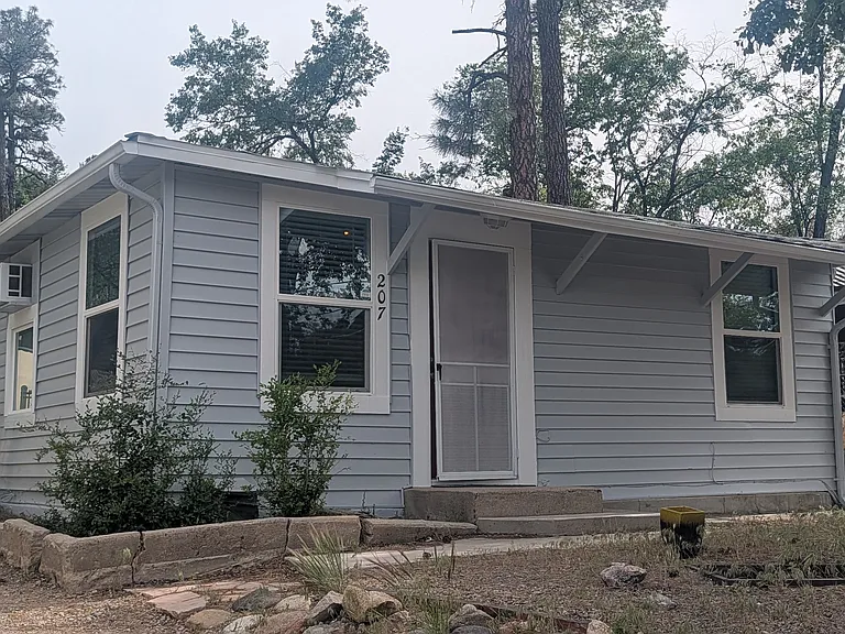 207 W Navajo Dr — Photo 1