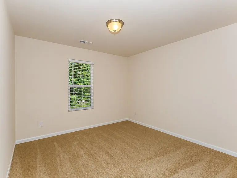 1521 Waylon Ave — Photo 10