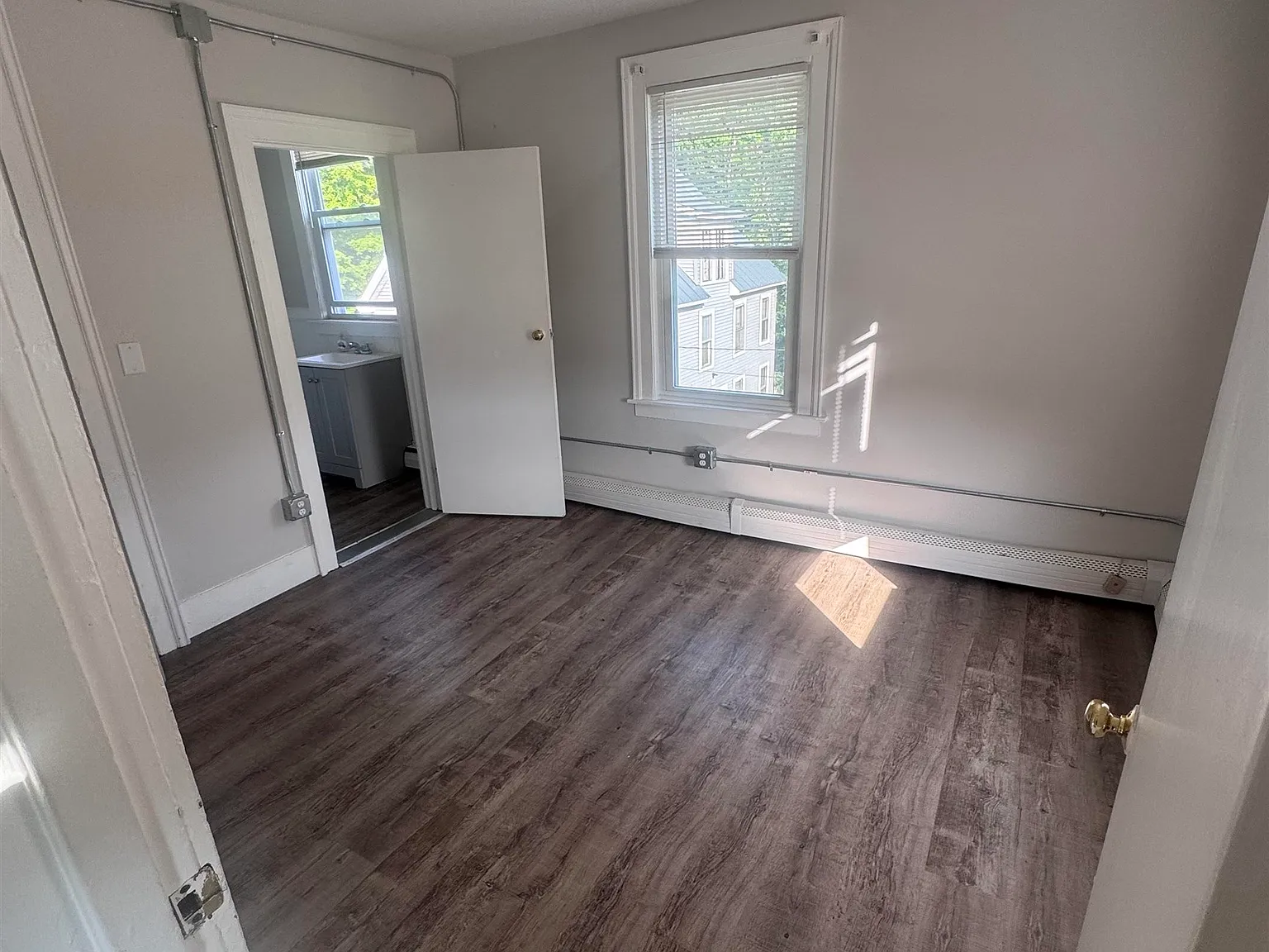 1 bed, 1.0 bath, 8424 sqft, $1,395 — Photo 2