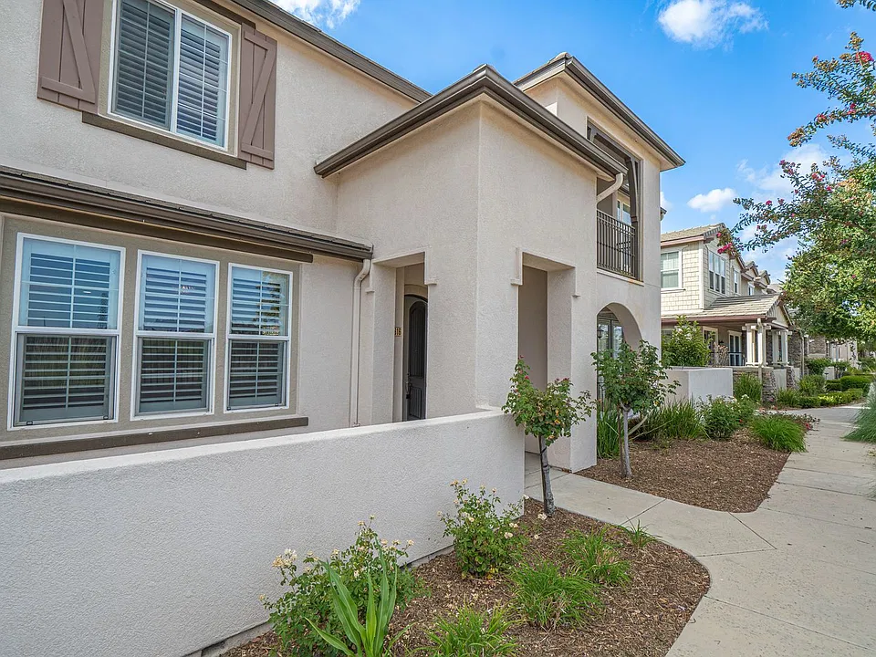 28616 Pietro Dr