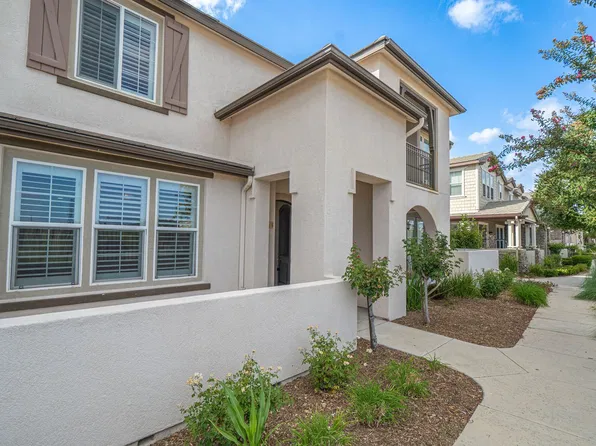 28616 Pietro Dr, Valencia, CA 91354