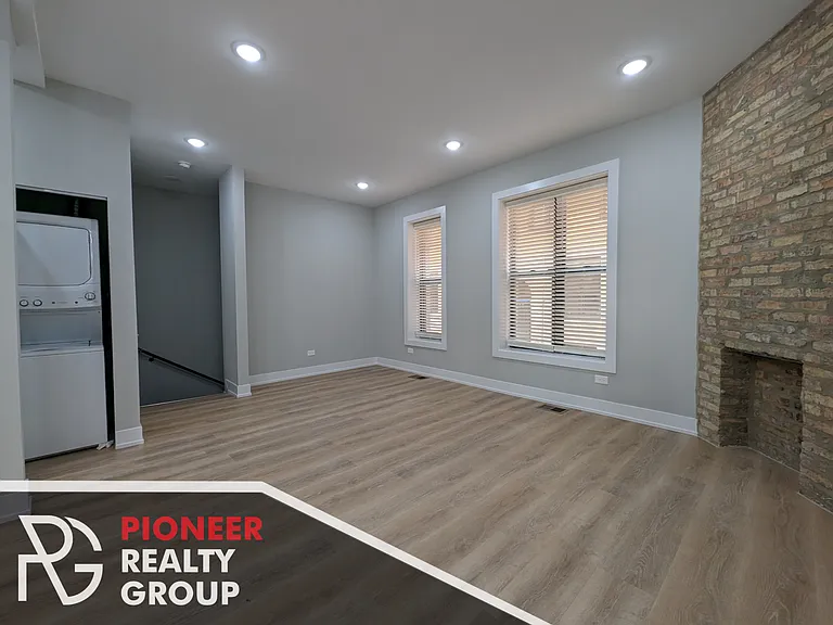 440 W Belden Ave #428-17 — Photo 2
