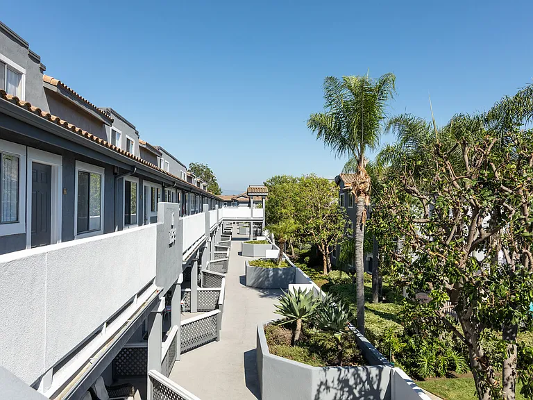 Emerald Ridge Apartments — Photo 17