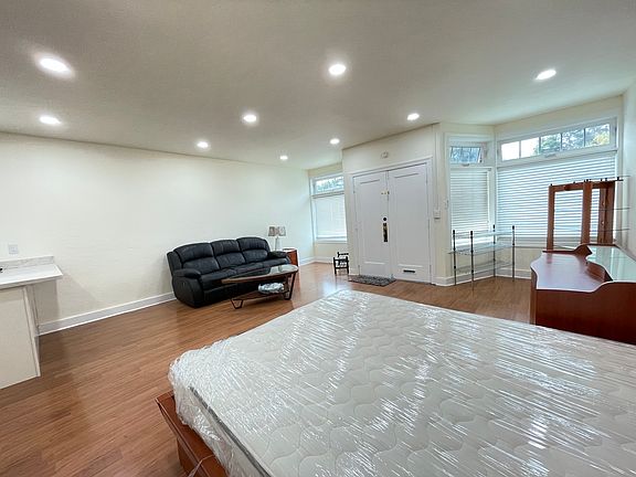 4th image of 909 Academy Ave #909