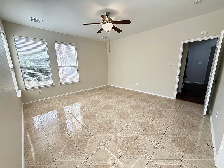 1534 Broadmoor Dr — Photo 12