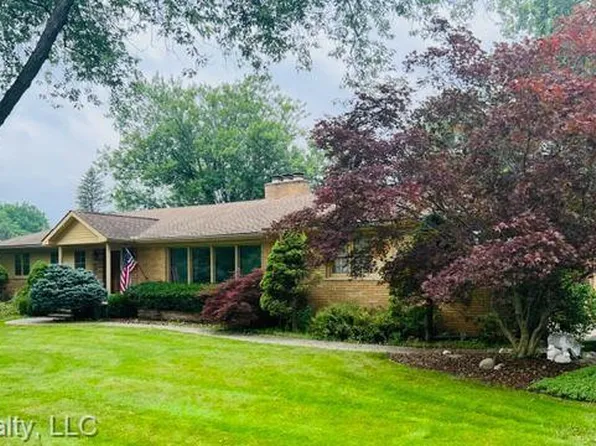 21600 Hampstead St, Beverly Hills, MI 48025