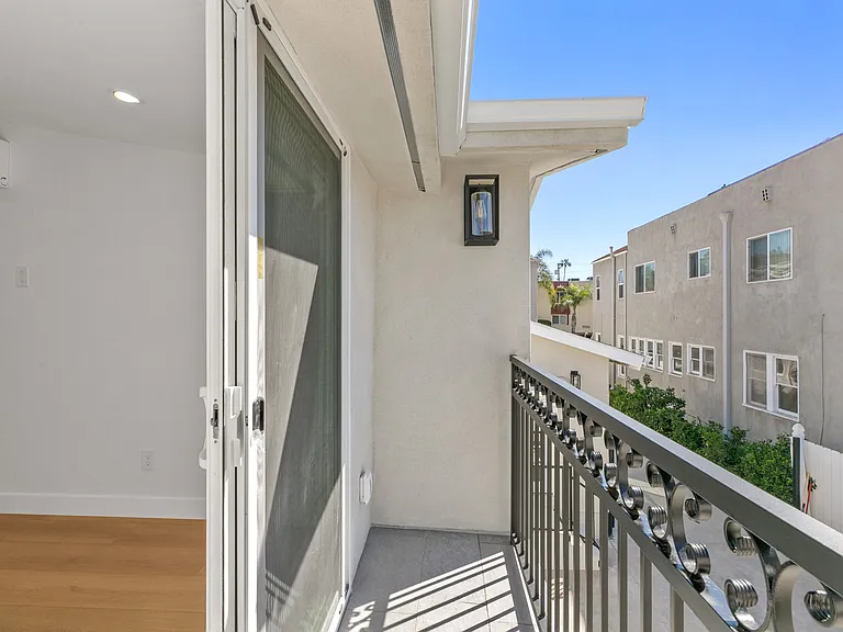 1133 N Maryland Ave #B — Photo 4