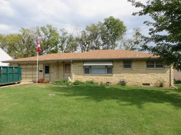 801 Pine Heights Rd, Wayne, NE 68787