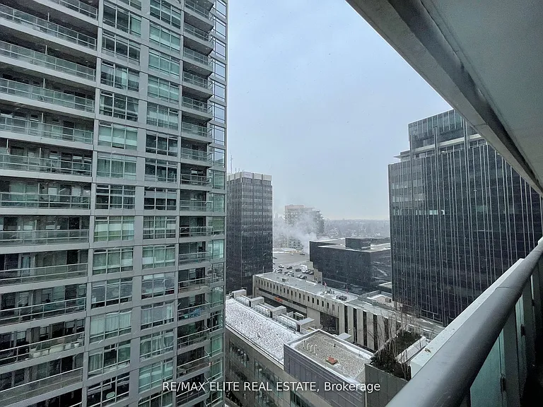 2221 Yonge St #1105 — Photo 9