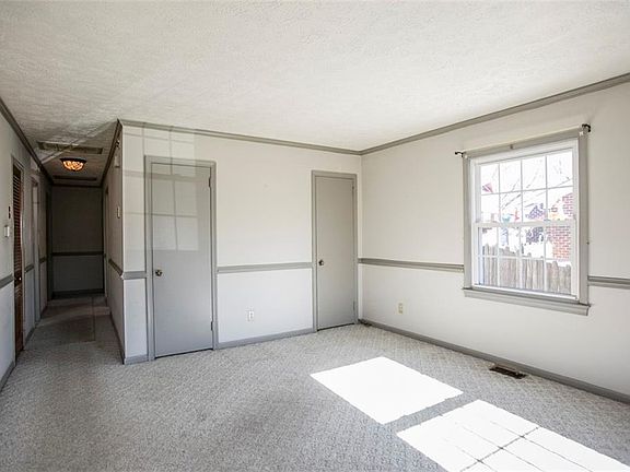 5th image of 154 Melville Dr