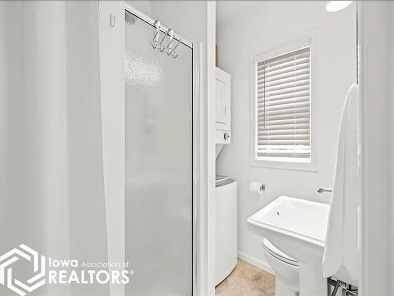 1407 S Shore Dr — Photo 4