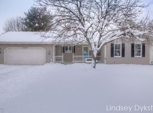 7384 Pheasant Run Dr, Hudsonville, MI