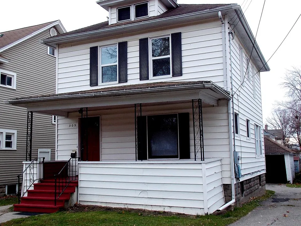 305 Smith Ave