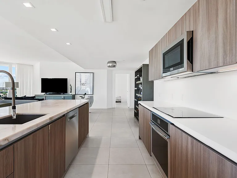 401 N Birch Rd #700 — Photo 6