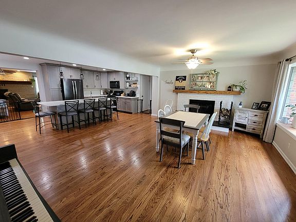 4th image of 8948 Blossom Dr