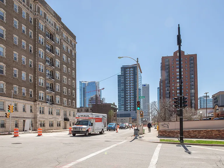 1239 N Van Buren St — Photo 52