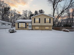 257 Goldengate St, Lake Orion, MI 48362