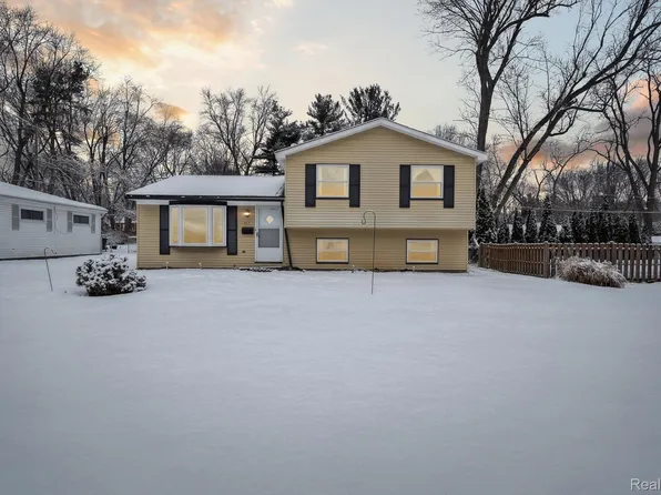 257 Goldengate St, Lake Orion, MI 48362